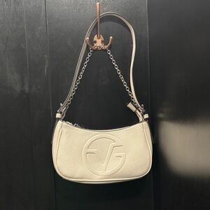 Gino Valentini Chic Cream Shoulder Bag with Chain Strap
